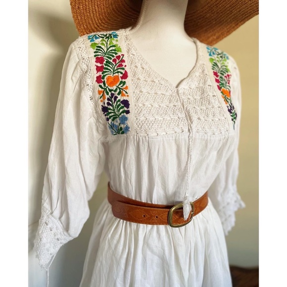 Vintage Mexican Embroidered Peasant Blouse - Picture 3 of 6